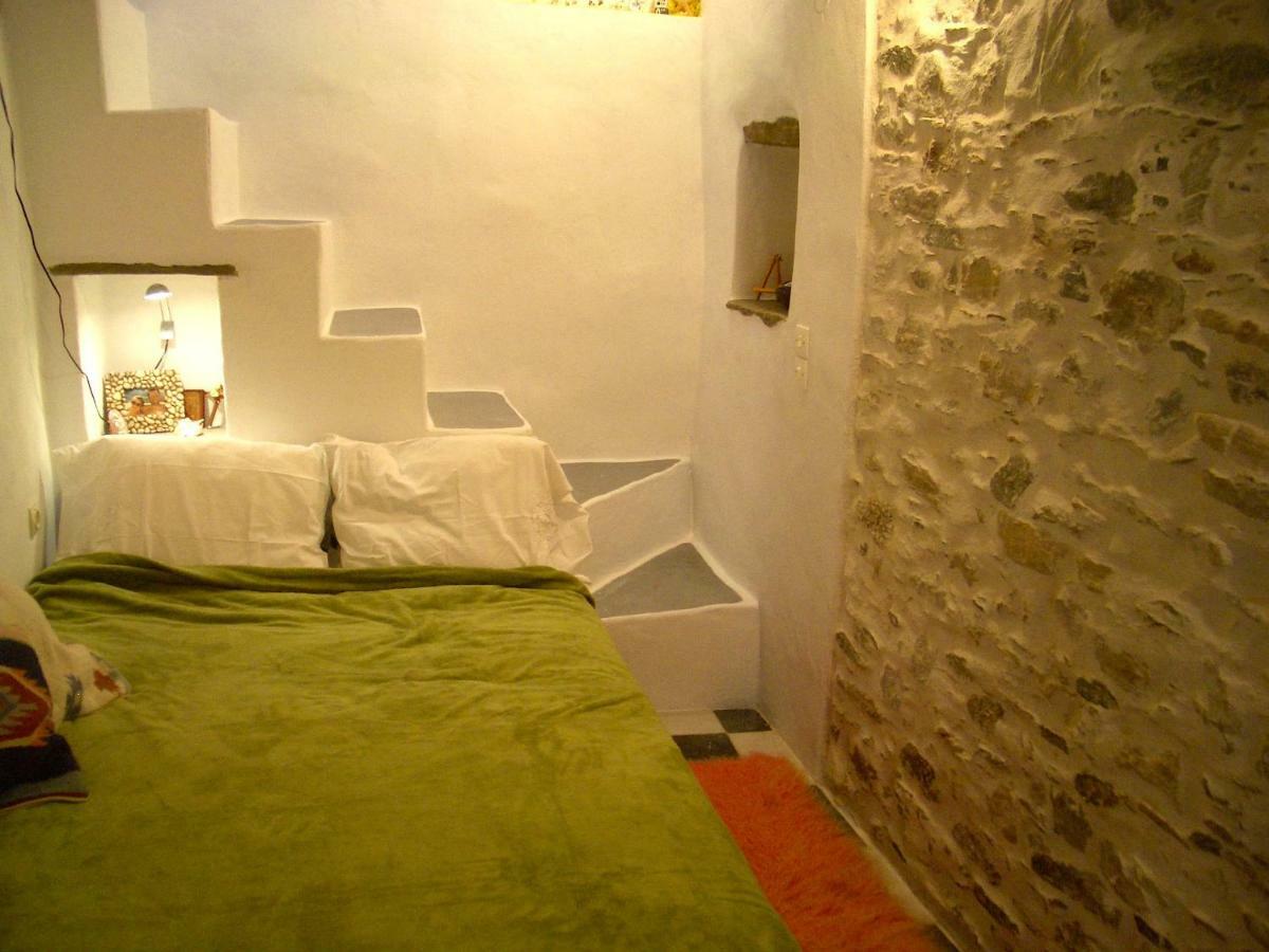 Traditional Medieval Stone House In "Ano Syros" Dış mekan fotoğraf