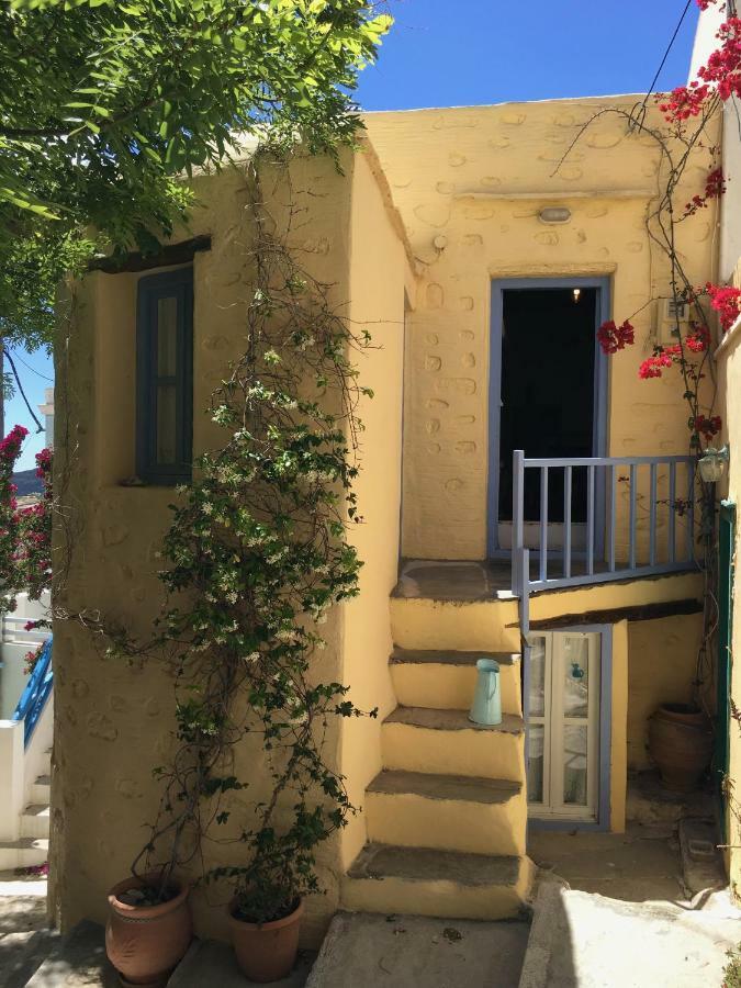 Traditional Medieval Stone House In "Ano Syros" Dış mekan fotoğraf