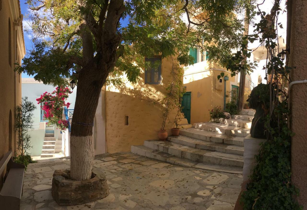 Traditional Medieval Stone House In "Ano Syros" Dış mekan fotoğraf
