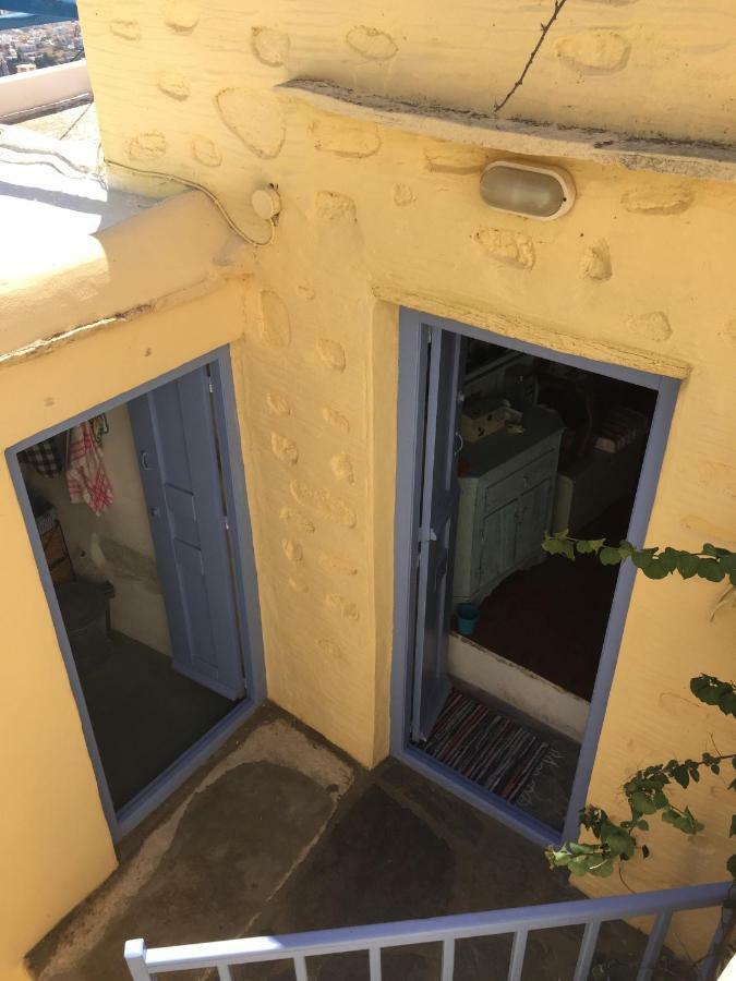 Traditional Medieval Stone House In "Ano Syros" Dış mekan fotoğraf
