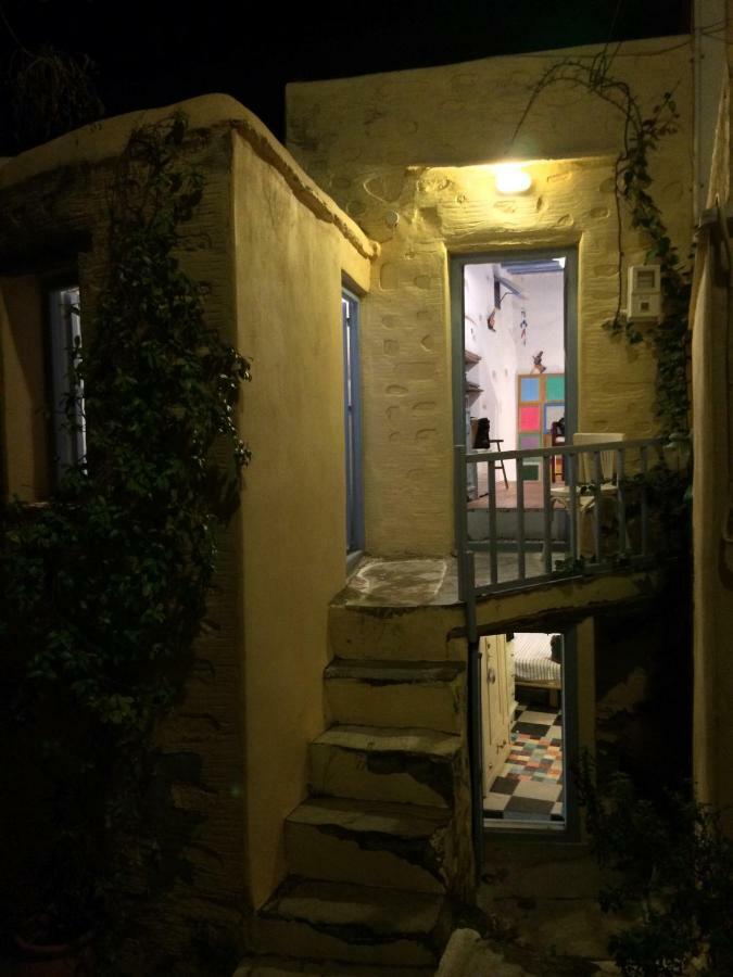 Traditional Medieval Stone House In "Ano Syros" Dış mekan fotoğraf