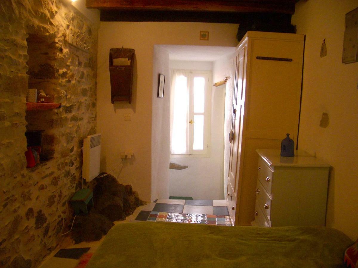 Traditional Medieval Stone House In "Ano Syros" Dış mekan fotoğraf