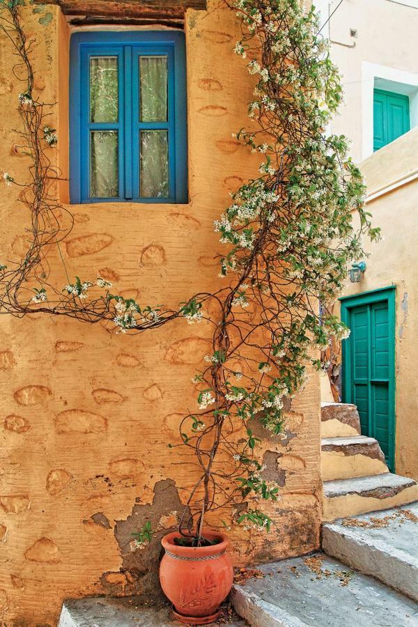 Traditional Medieval Stone House In "Ano Syros" Dış mekan fotoğraf