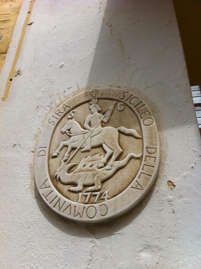 Traditional Medieval Stone House In "Ano Syros" Dış mekan fotoğraf