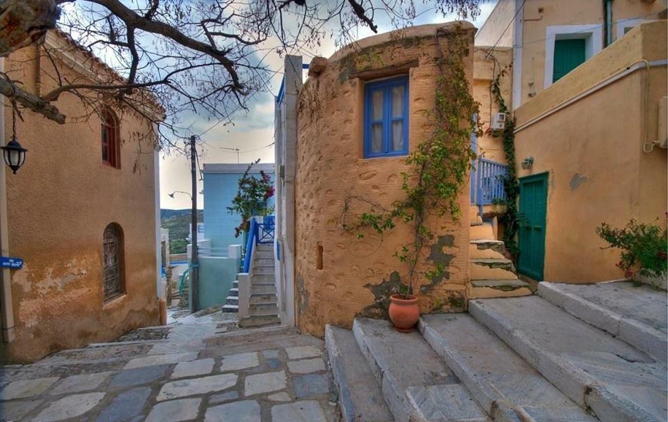 Traditional Medieval Stone House In "Ano Syros" Dış mekan fotoğraf