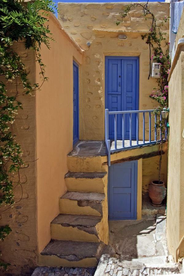 Traditional Medieval Stone House In "Ano Syros" Dış mekan fotoğraf